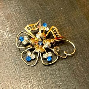 Antique brooch blue and rhinestone 🤩